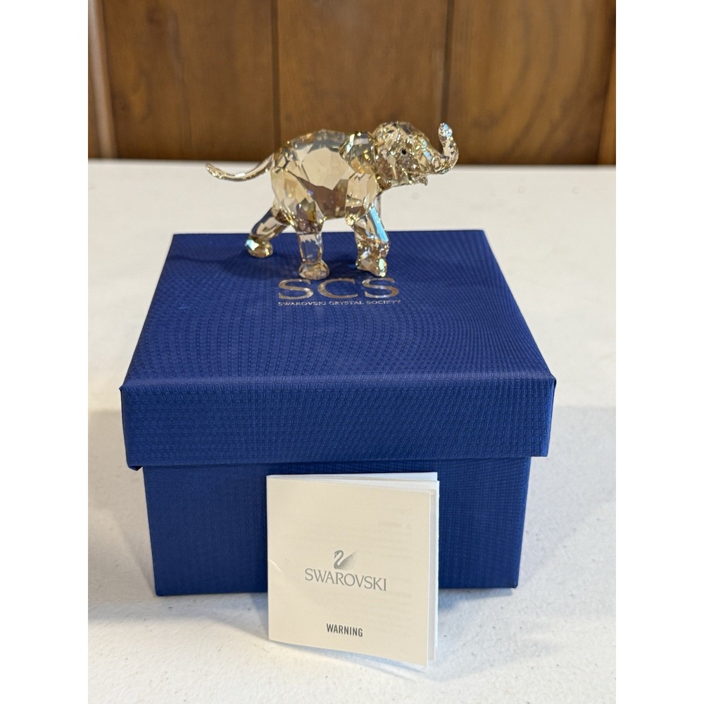 Swarovski # 1142862 Young Elephant SCS Annual Ed 2013 6705 **Retired**